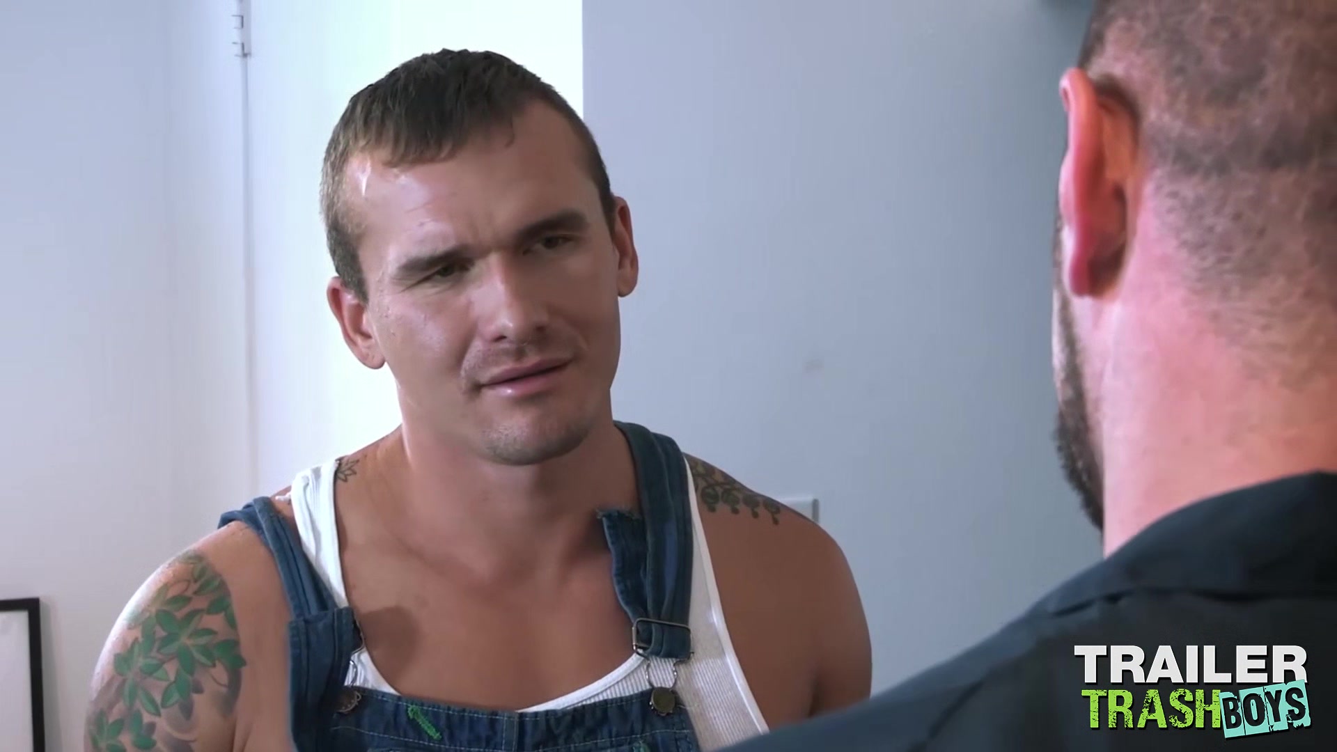 TRAILERTRASHBOYS Hunky Gay Michael Roman Barebacks Isaac X