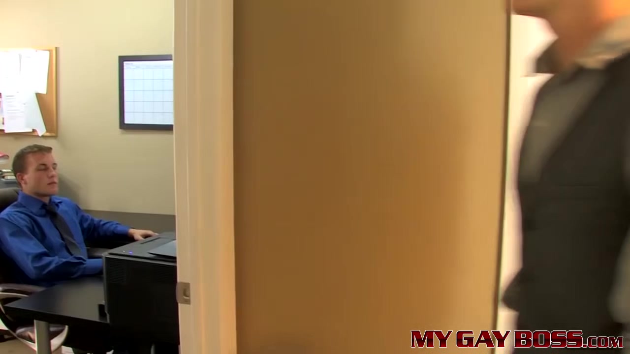 Timo Garrett cums while anal banged by his boss Alex Andrews