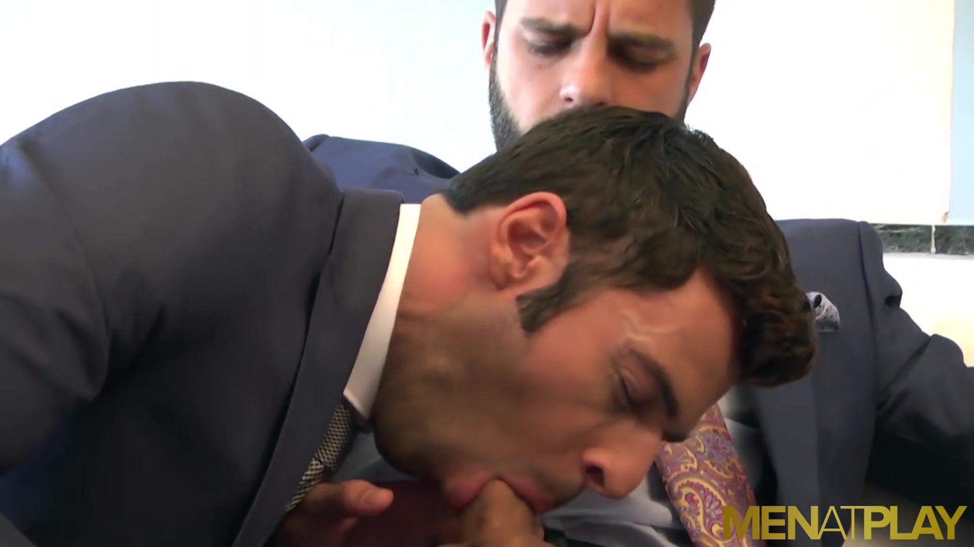 MENATPLAY Latino Dario Beck Anal Rides Hunk Hector de Silva