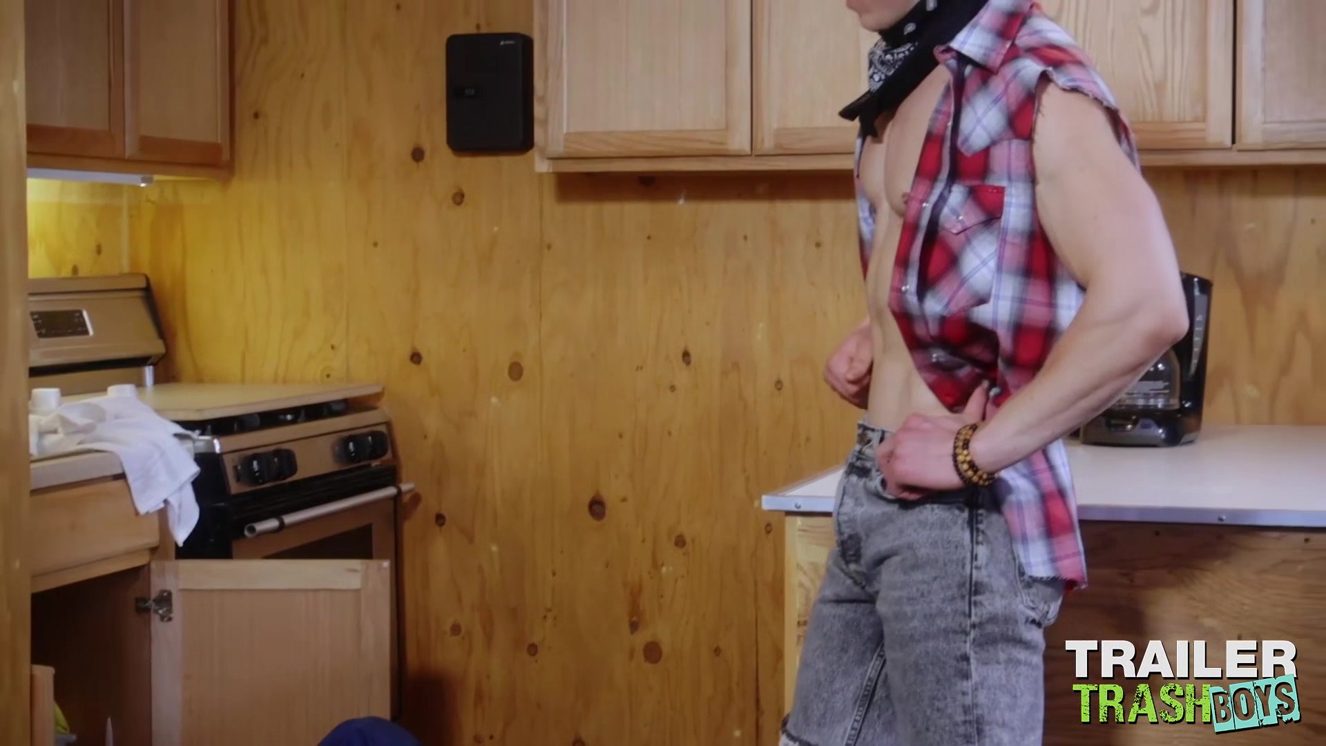 TRAILERTRASHBOYS Plumber Max Lorde Raw Fucked By Felix Fox