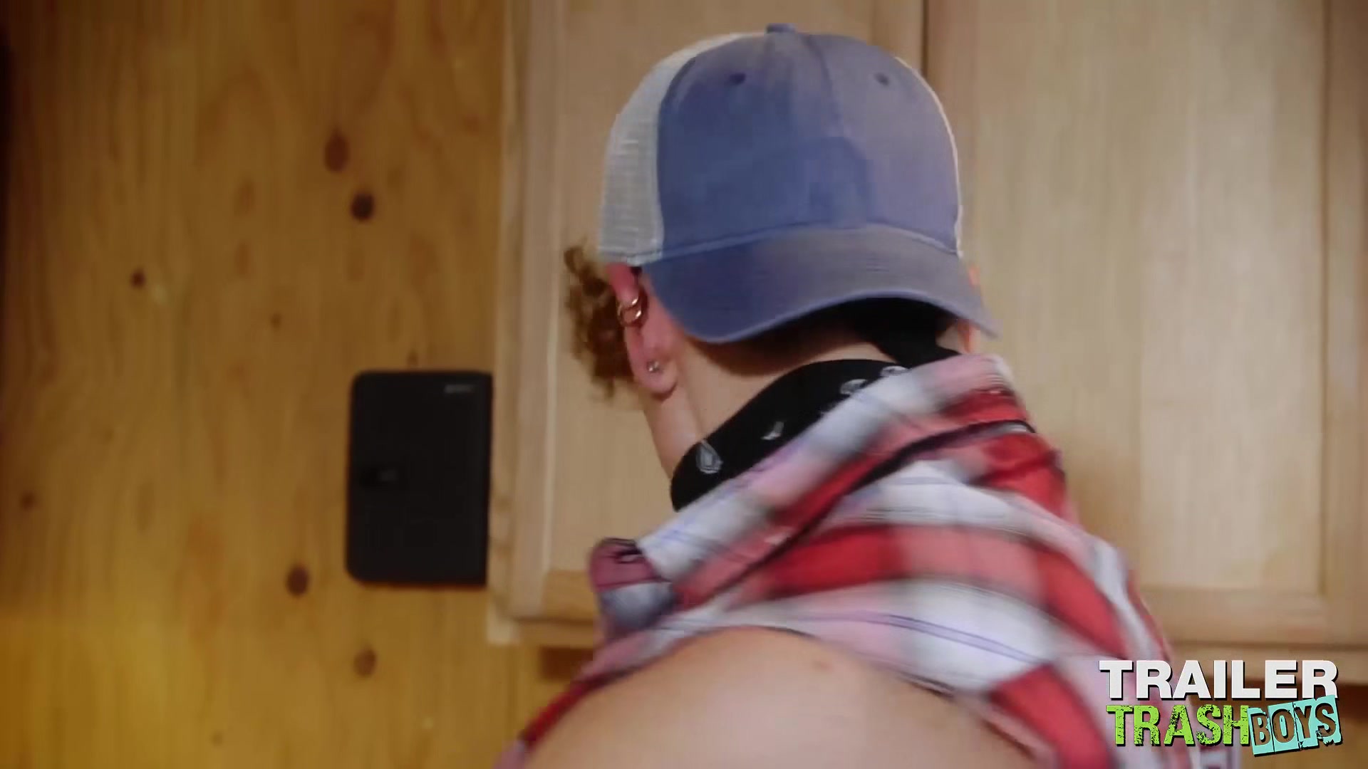 TRAILERTRASHBOYS Plumber Max Lorde Raw Fucked By Felix Fox