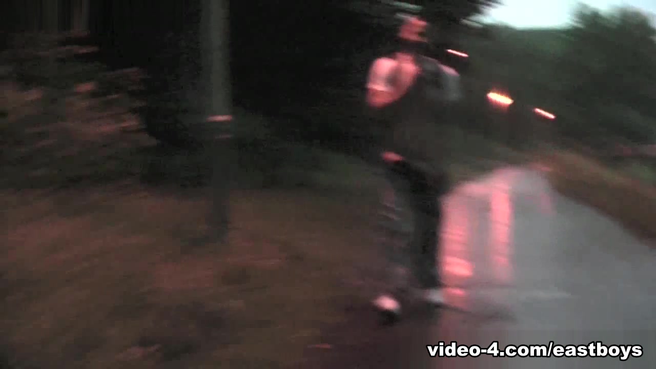 Exclusive - Pissing - EastBoys