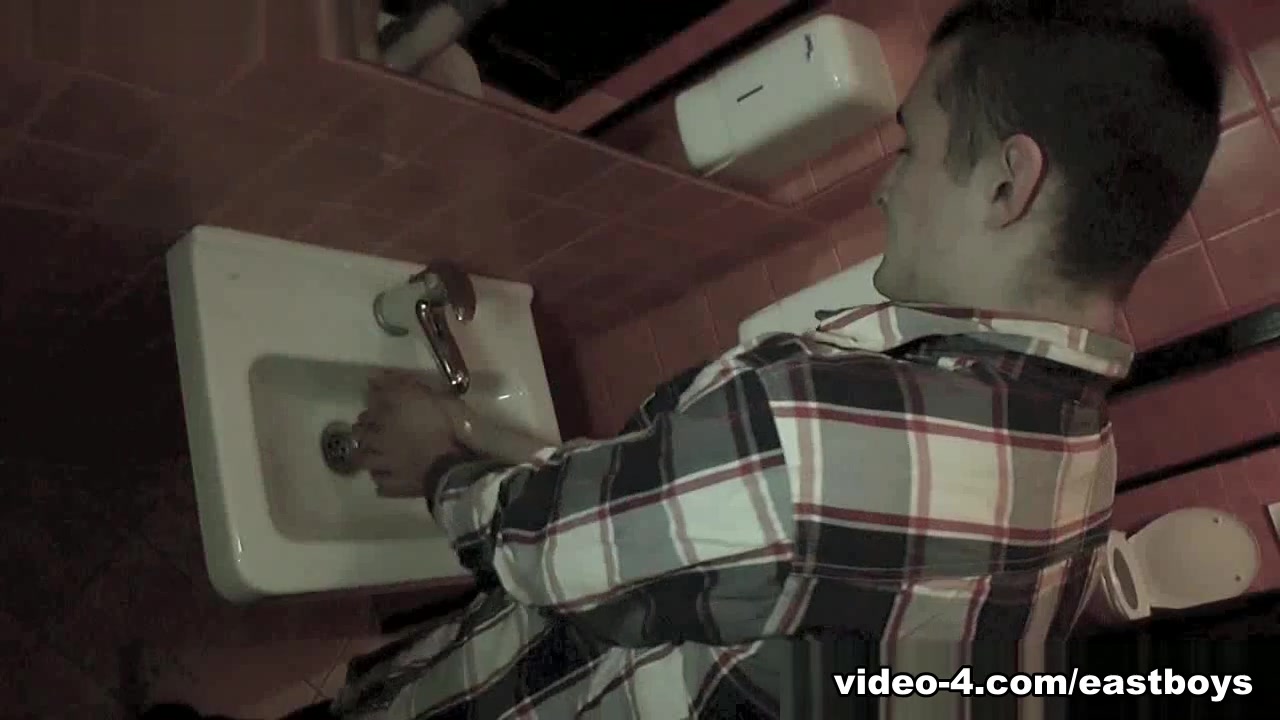 Mason gets Handjob in the Spa - - EastBoys
