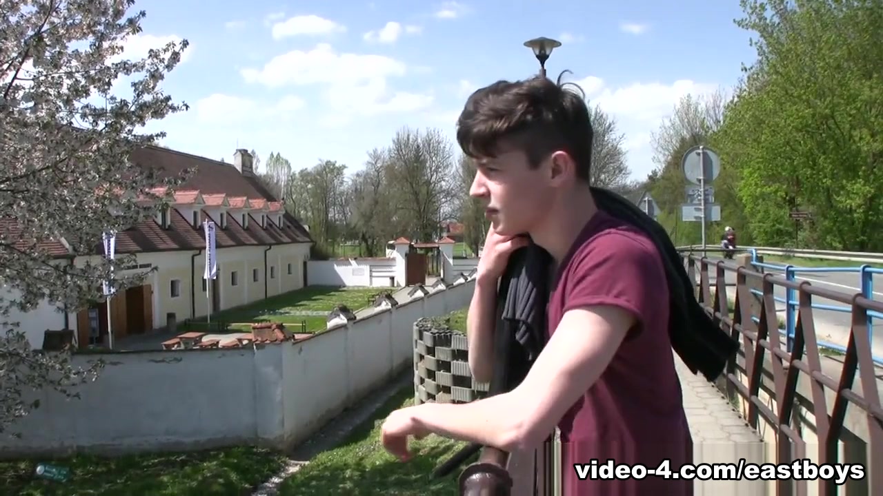 Young Cute Boy - Outdoor Webcam - EastBoys