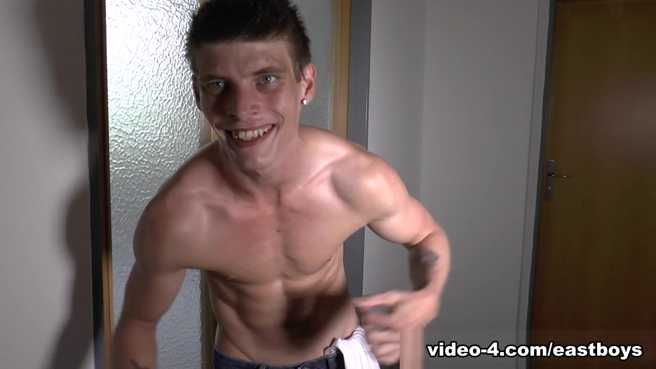 Muscle Worship - Flex - Piss - EastBoys