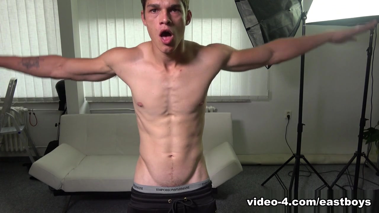 Webcam Flexing - EastBoys