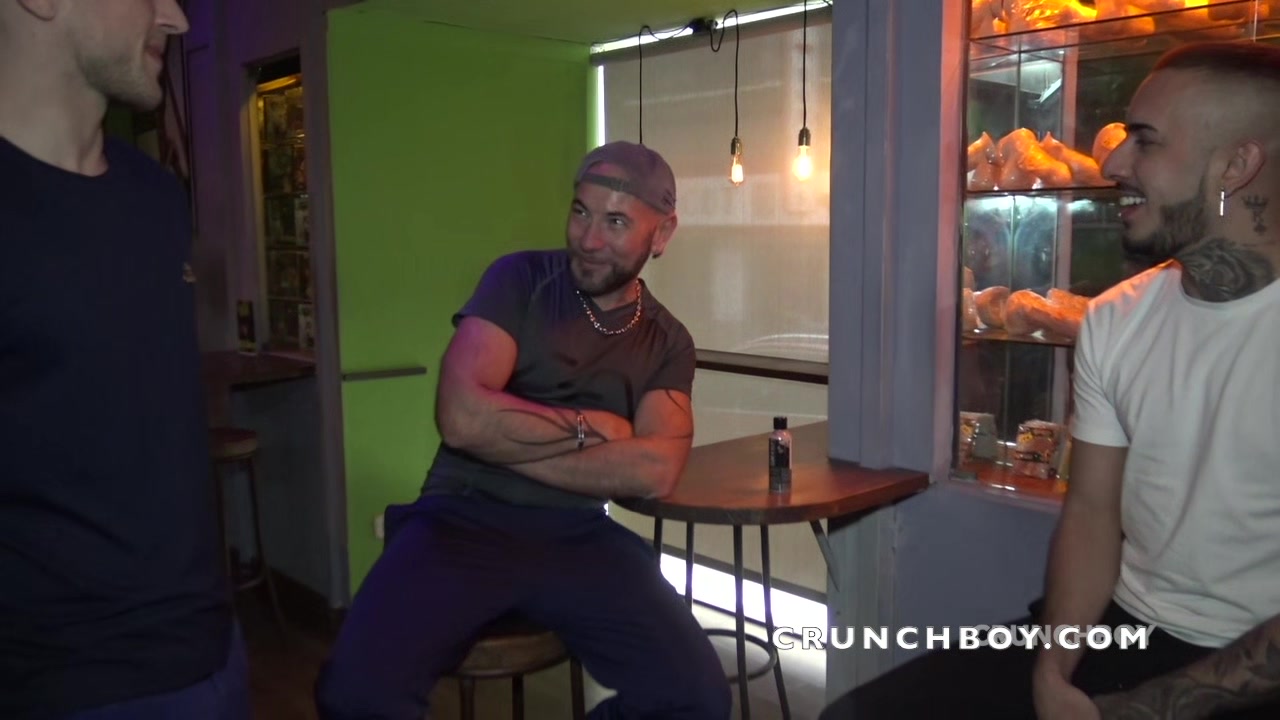 ROMANTIK fucked barebck by KALIL for CRUNCHBOY in BoyBerry Cruising madrid