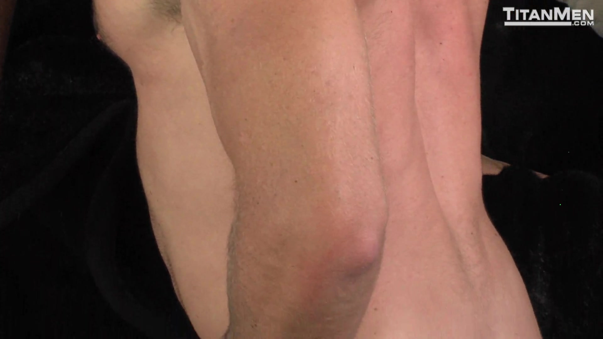 2 Men Kiss: Alex Mecum and Adam Ramzi