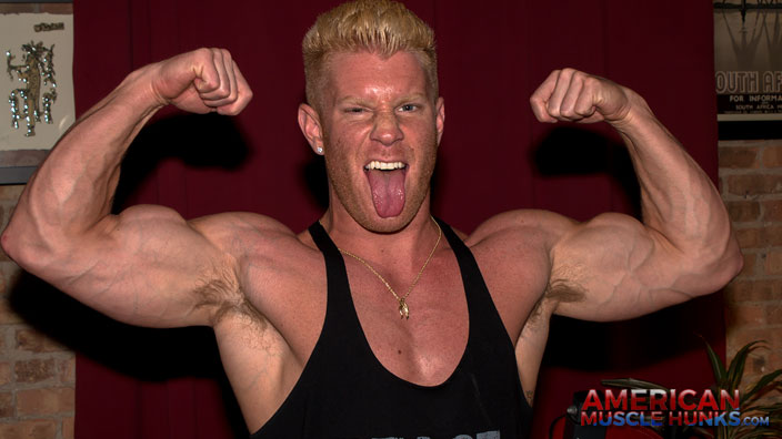 Johnny V Works Out - AmericanMuscleHunks