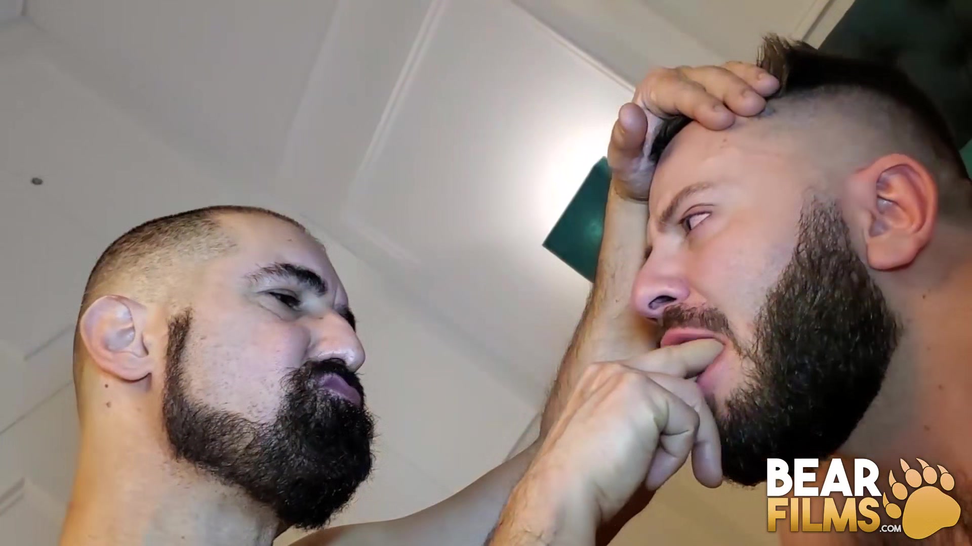 BEARFILMS Step daddy Bear Artillero Barebacks Hairy Bot Leo Grin