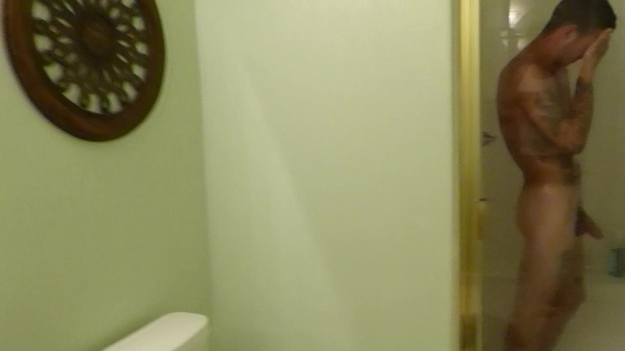 Maverick Men Directs Peepingon Guysinthe Shower