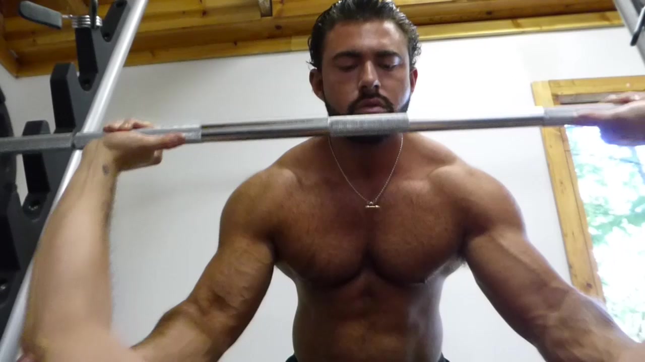 Maverick Men Directs Big Muscle Pumpand Fuck