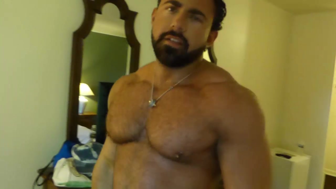 Maverick Men Directs Barebacking Muscle Beasts