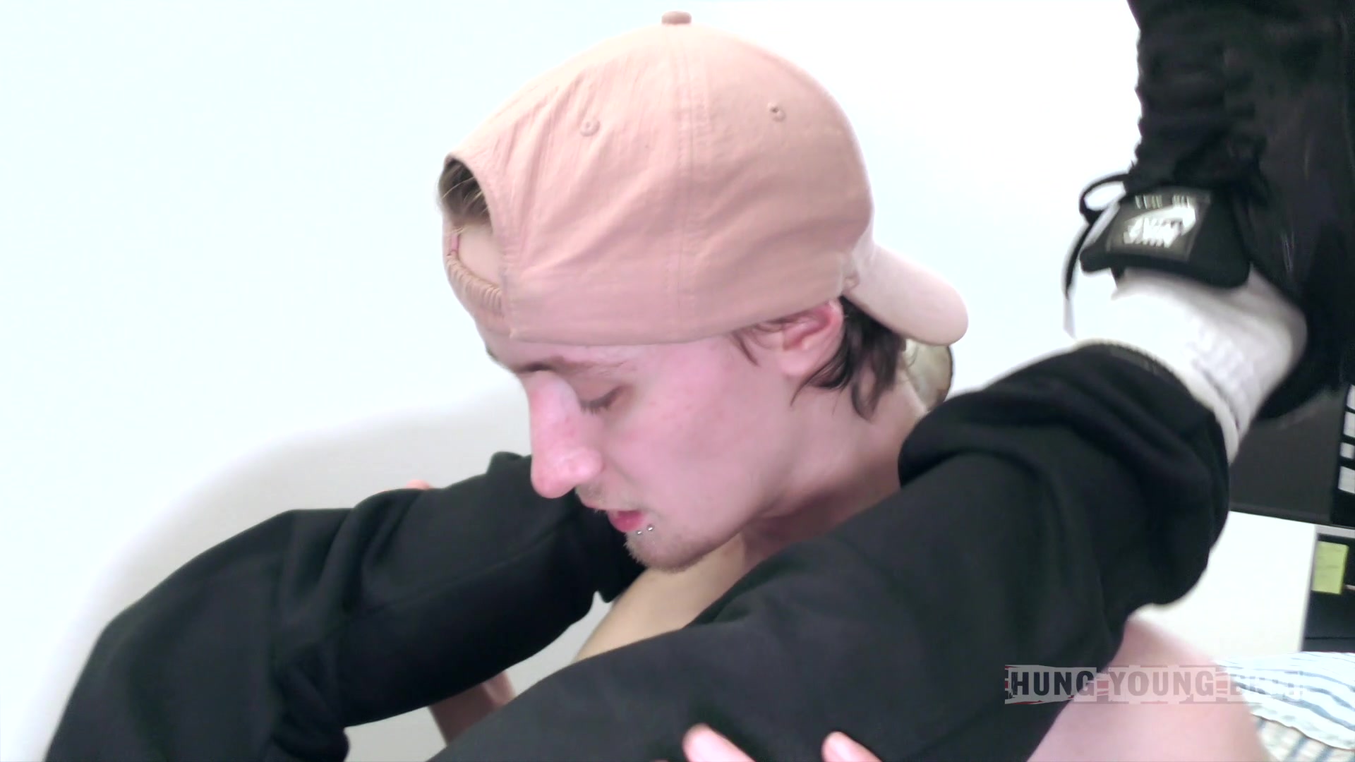 Hung Young Brit Shypolishboyin