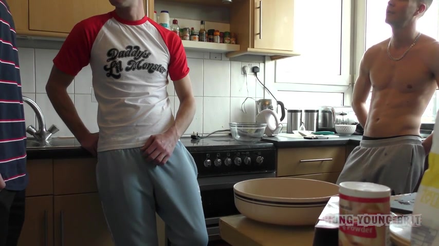 Hung Young Brit10 Inch Grindr Escort