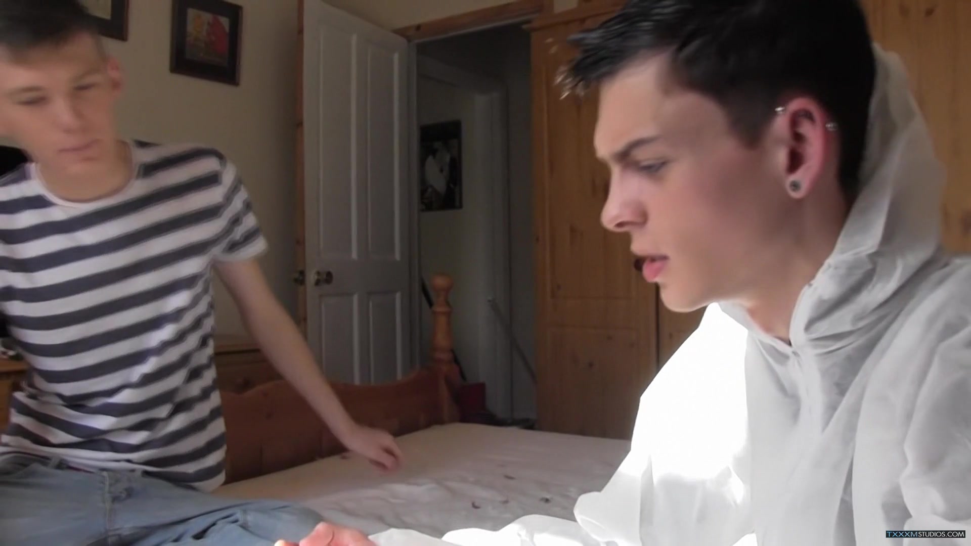Earning A Discount Rate - Aaron Aurora & Liam Diamond