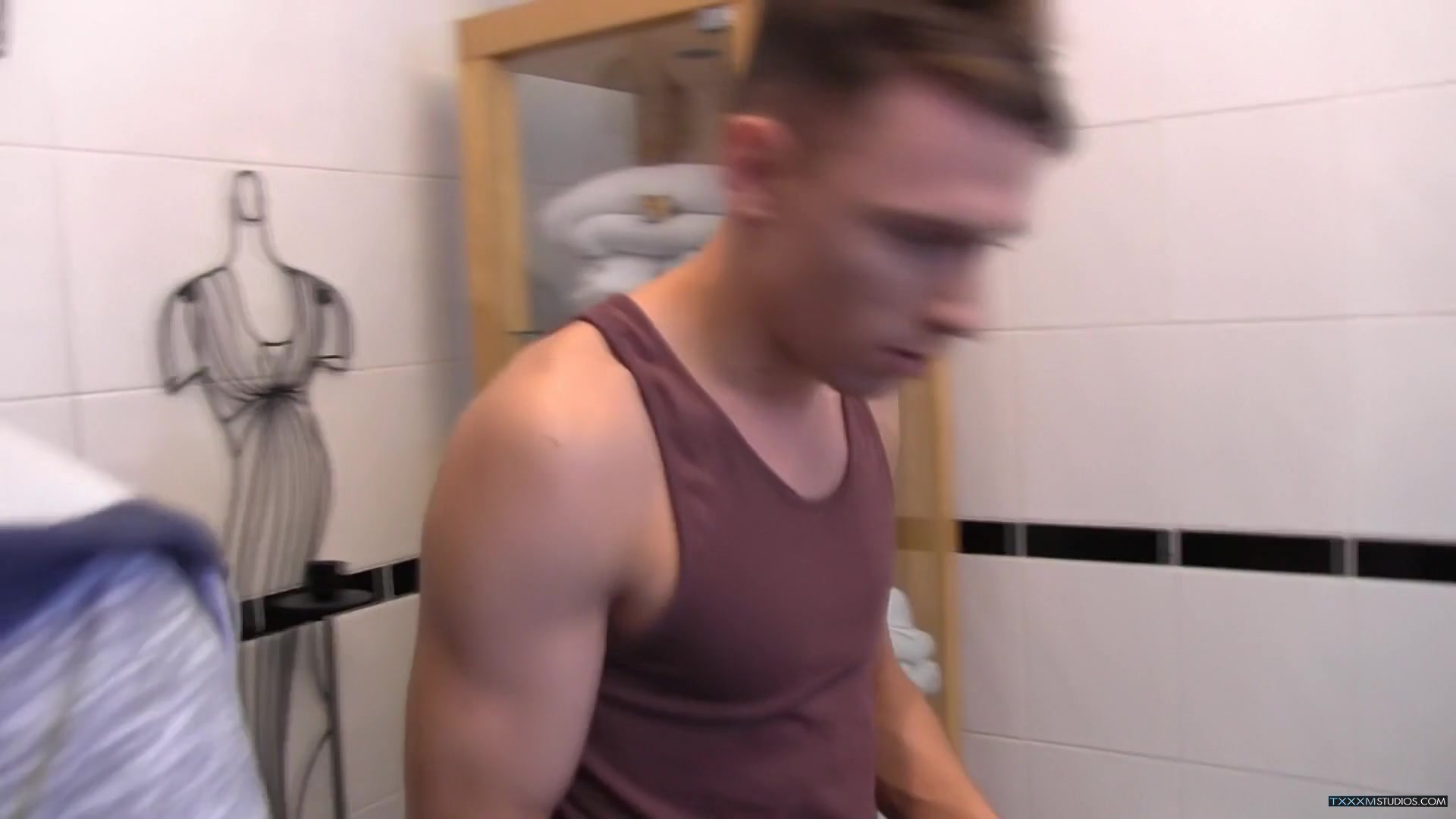 A Shower Of Fresh Semen - Kaiden Sevens, Oscar Roberts & Lewis Romeo