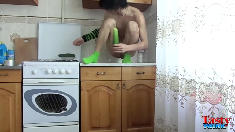 Hard Dick Fun In The Kitchen! - Maxim