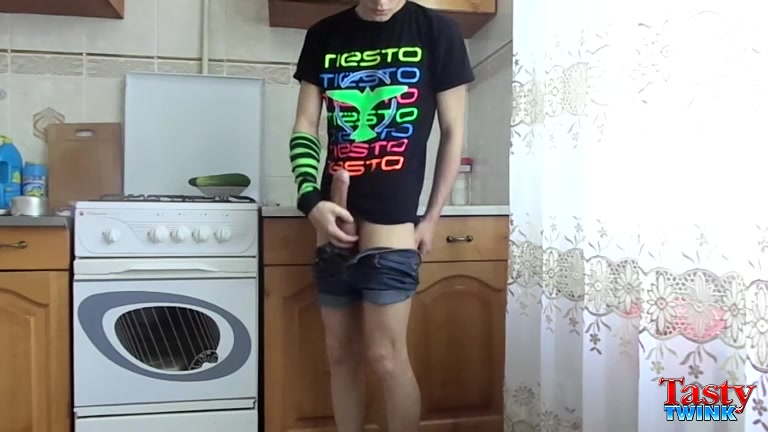 Hard Dick Fun In The Kitchen! - Maxim
