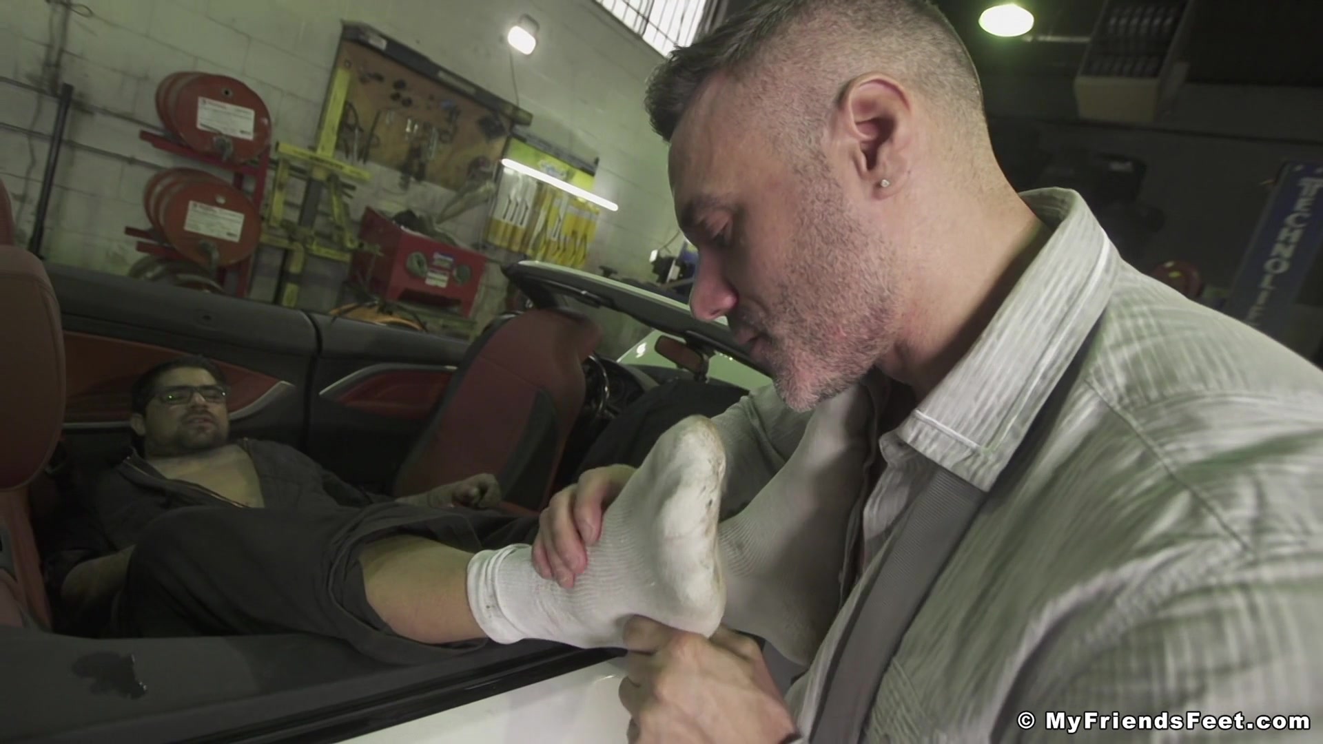 Mechanic Ryan Worshiped - Ryan