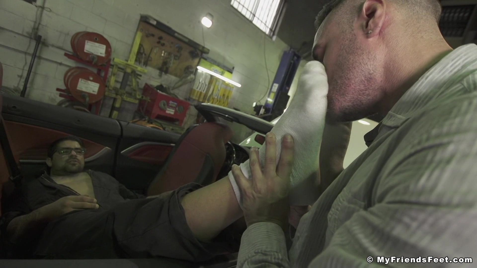 Mechanic Ryan Worshiped - Ryan