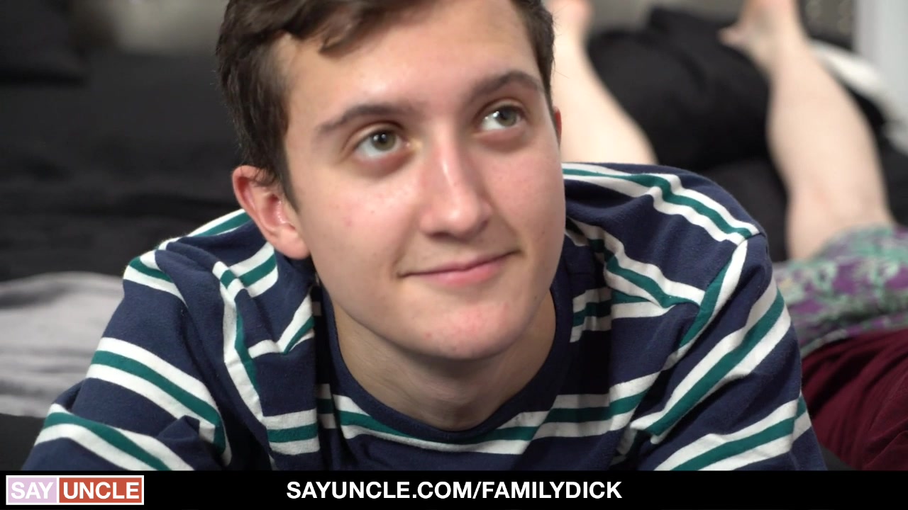 Spin the Bottle - FamilyDick