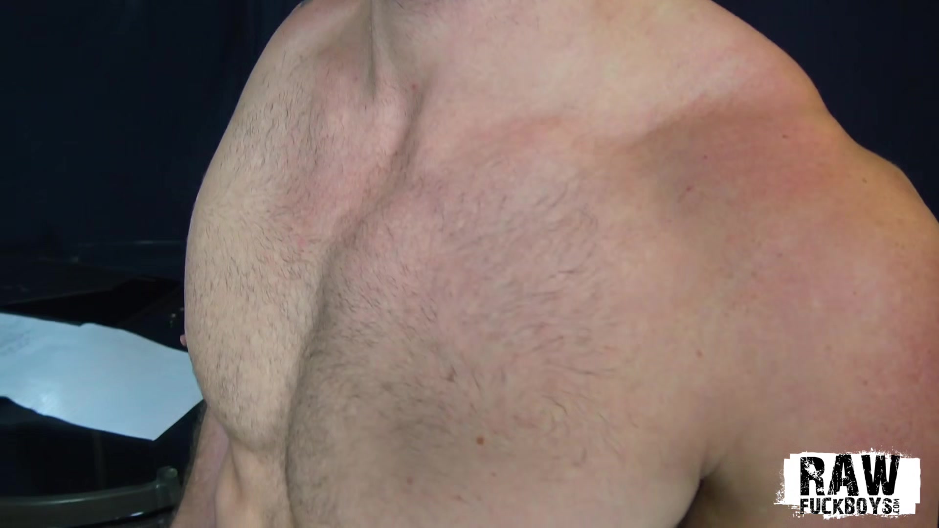 RawFuckBoys Tattooed muscle jock sucked by blindfolded bottom