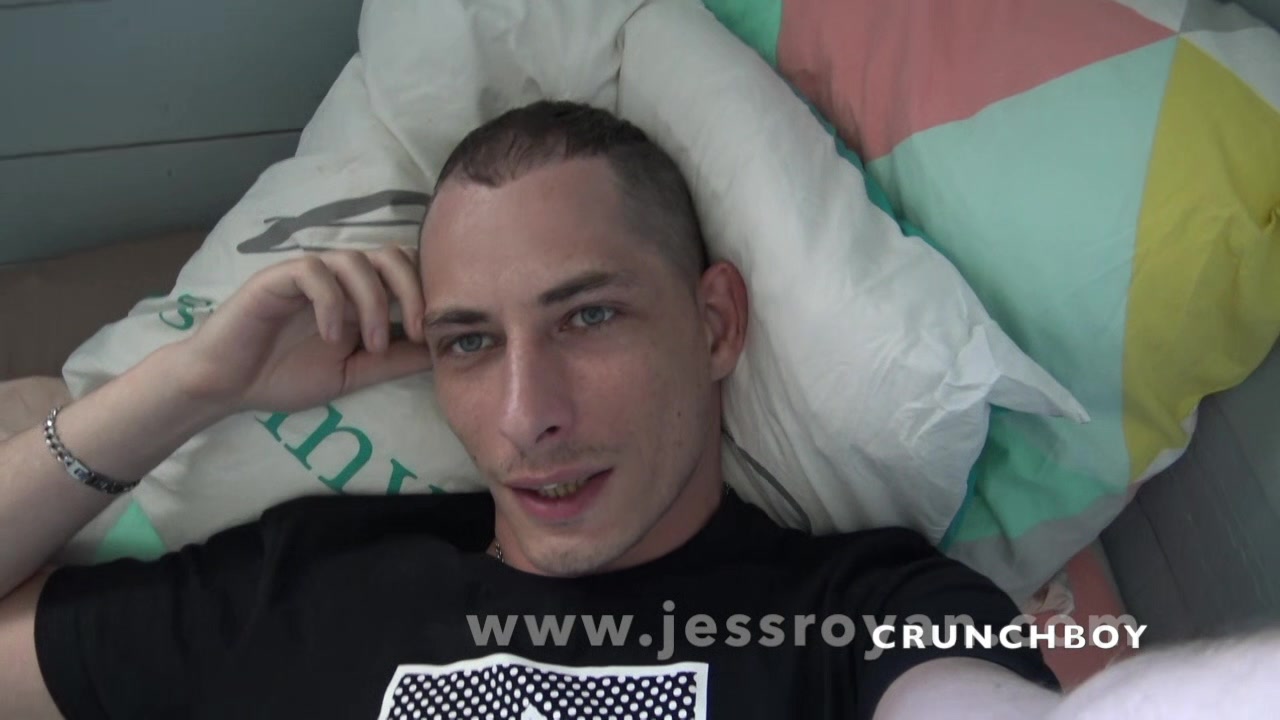 real french straight arab of 20 YO accept to be sucked by his gay frendh and fuck bareback his hole