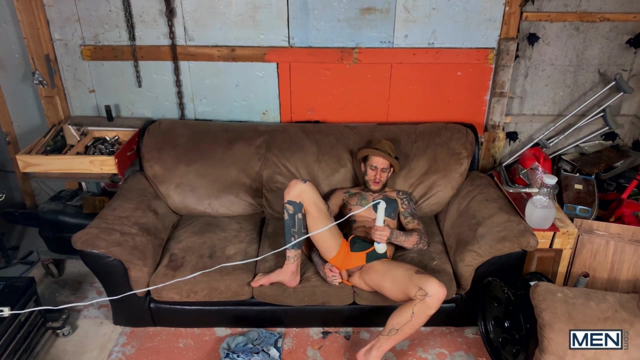 Brian & Gael in Dudes In Public 69: Storage - MenNetwork