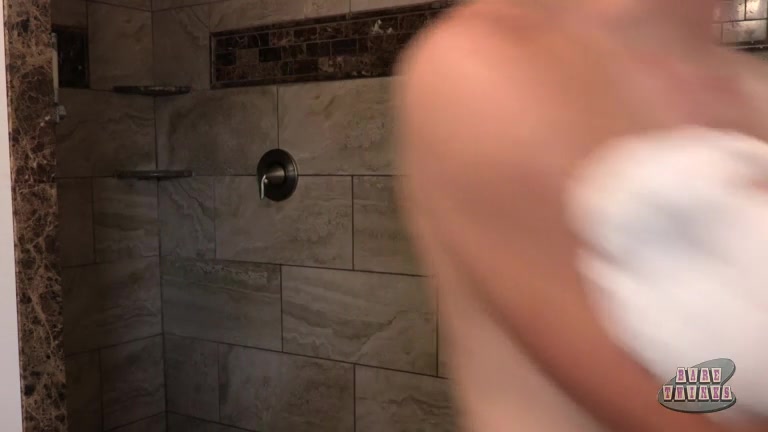 Blond Bareback Boys In The Shower - Justin Underwood & Payton Connor