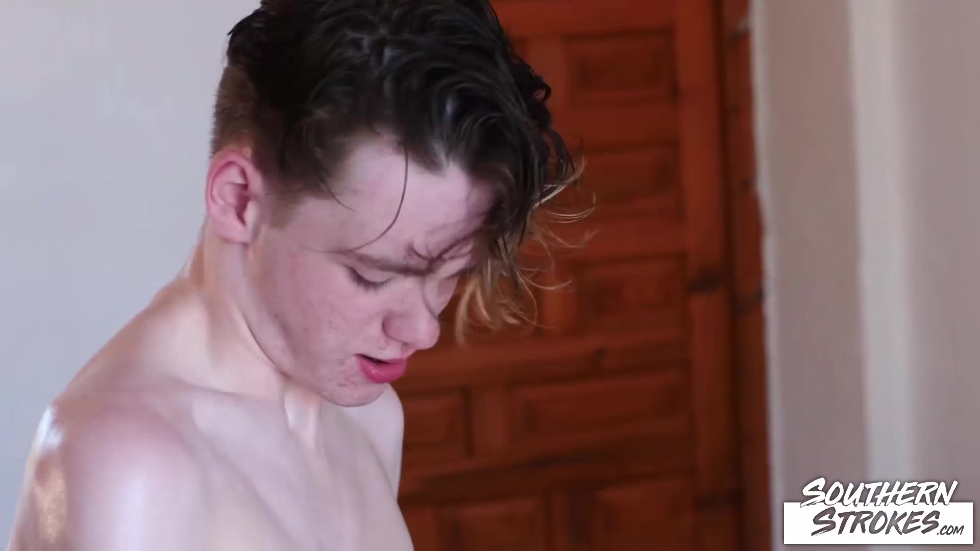 SOUTHERNSTROKES Cute Noah Pierce Barebacks Taylor Mason