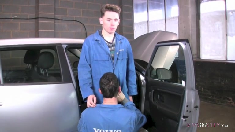 Riding His Mechanic Cock - Riley Tess & Oscar Robert