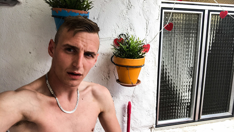Hung Boy Squirting Big & Messy - Reece Bentley