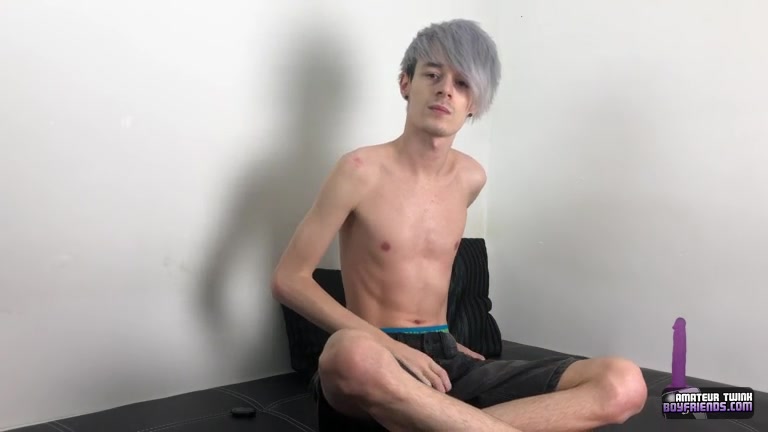 Emo Brit Pumps His Hole - Jordy Lee