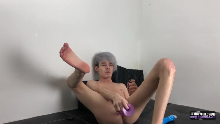 Emo Brit Pumps His Hole - Jordy Lee