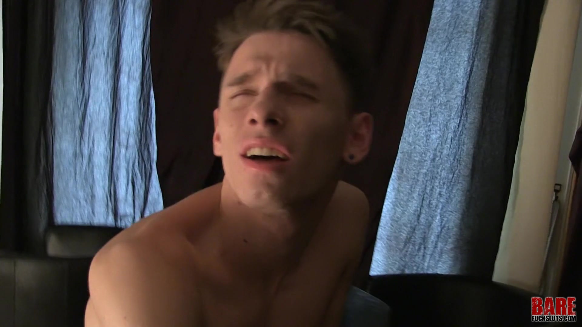 A Friendly Wank To Flip Fucking - Oscar Roberts & Lewis Romeo