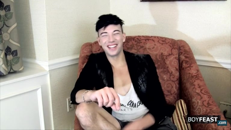 Smooth & Fit Jake Pumps Out A Heavy Load - Jake Diamante