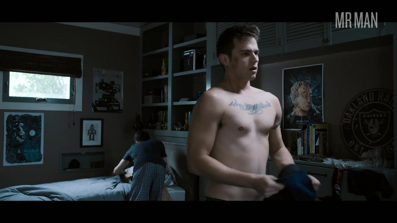 Miles Heizer and 13 Reasons Why Casts HOTTEST Nudity/Gay Sex - Mr.Man
