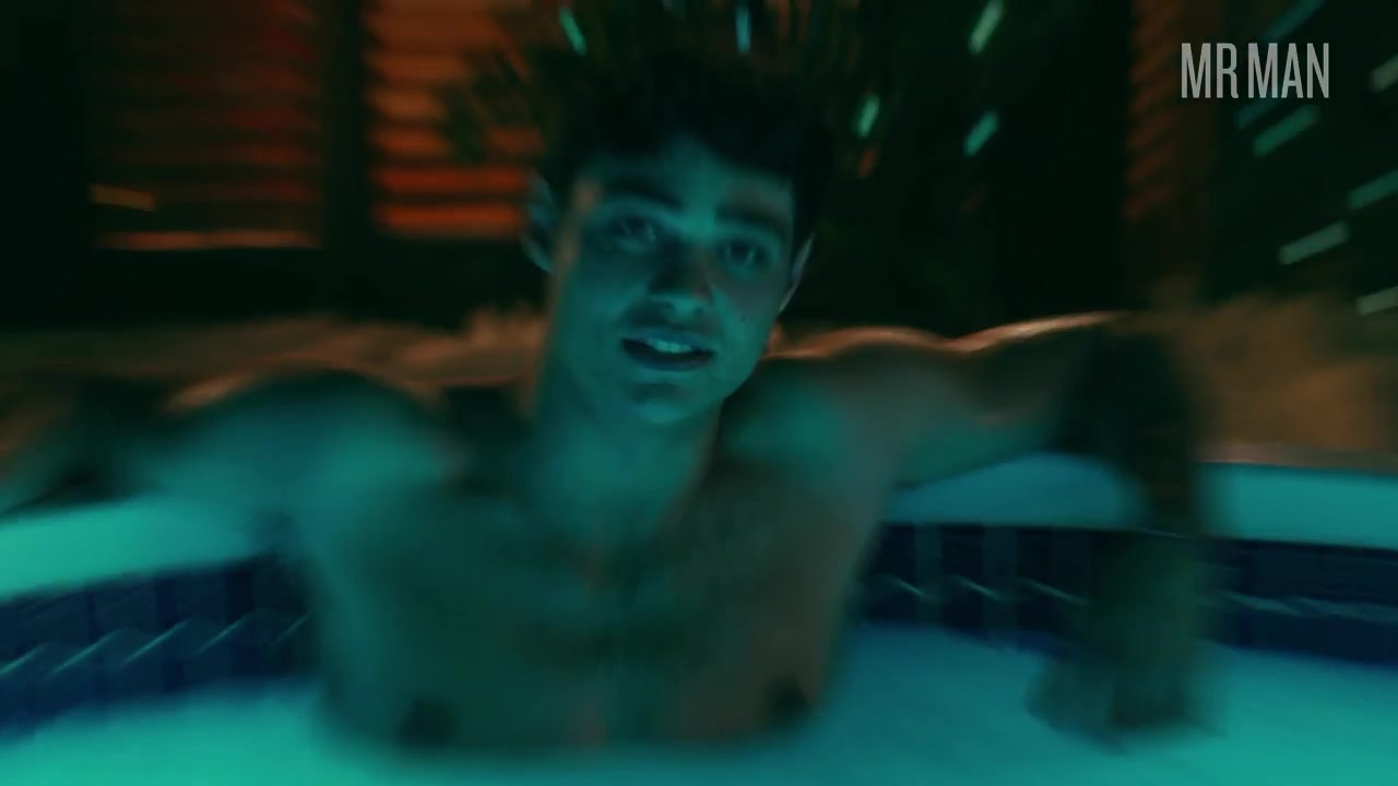 Battle of the Bulge: Noah Centineo vs Jacob Elordi - Mr.Man