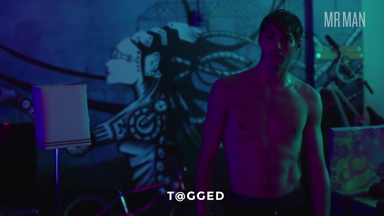 Battle of the Bulge: Noah Centineo vs Jacob Elordi - Mr.Man