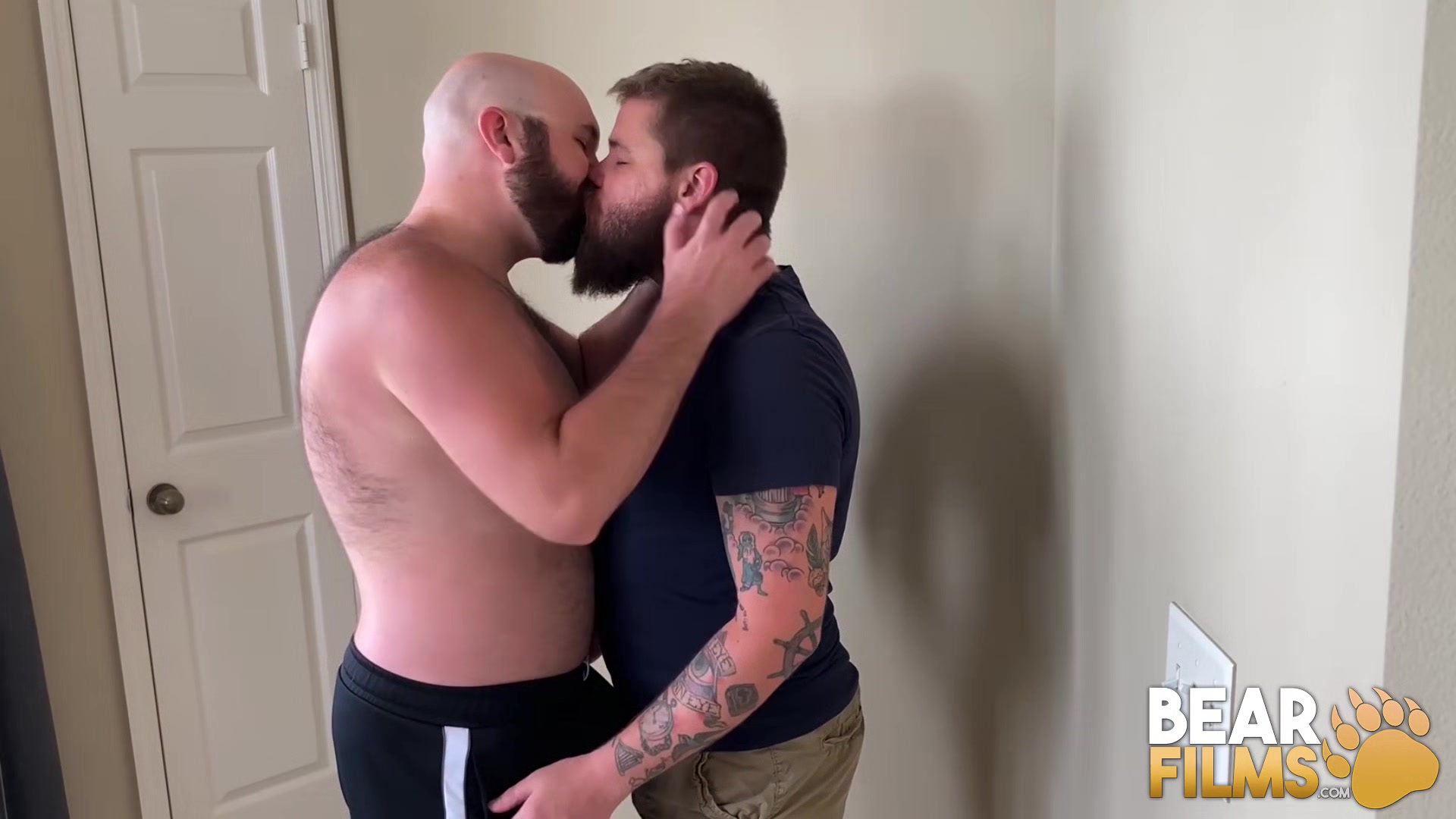 BEARFILMS Bears Sig and Mac Raider Raw Fuck On The Sex Swing