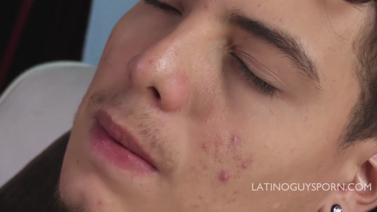 Urbano A Hot Latino Papi - LatinoGuysPorn