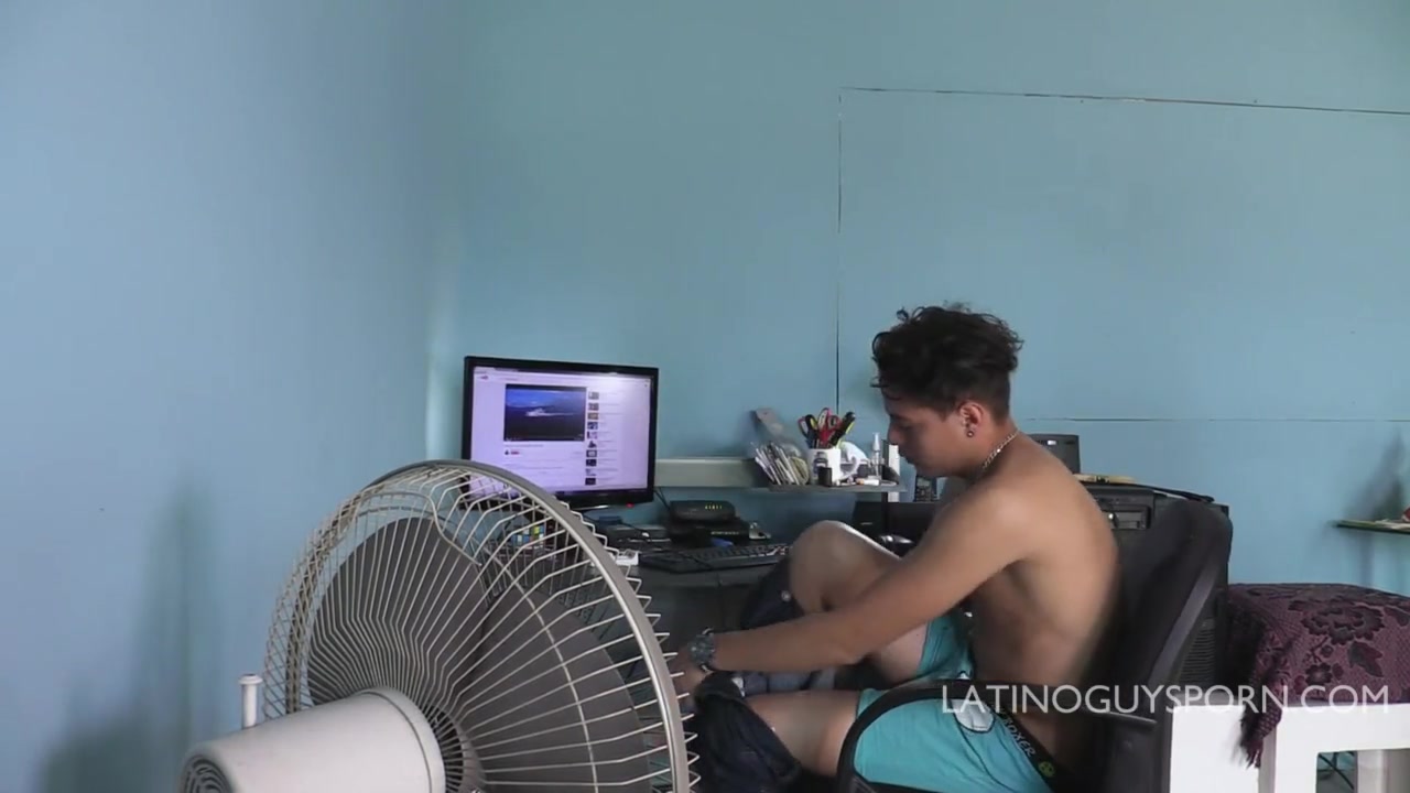 Urbano A Hot Latino Papi - LatinoGuysPorn