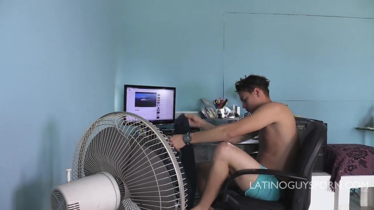 Urbano A Hot Latino Papi - LatinoGuysPorn