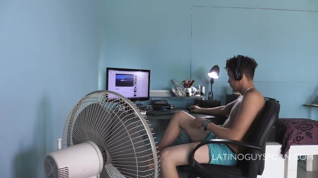Urbano A Hot Latino Papi - LatinoGuysPorn