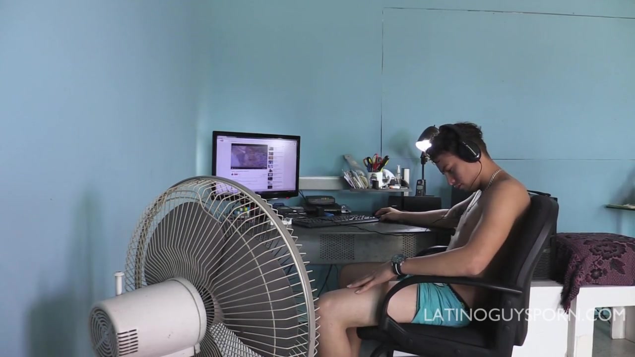 Urbano A Hot Latino Papi - LatinoGuysPorn
