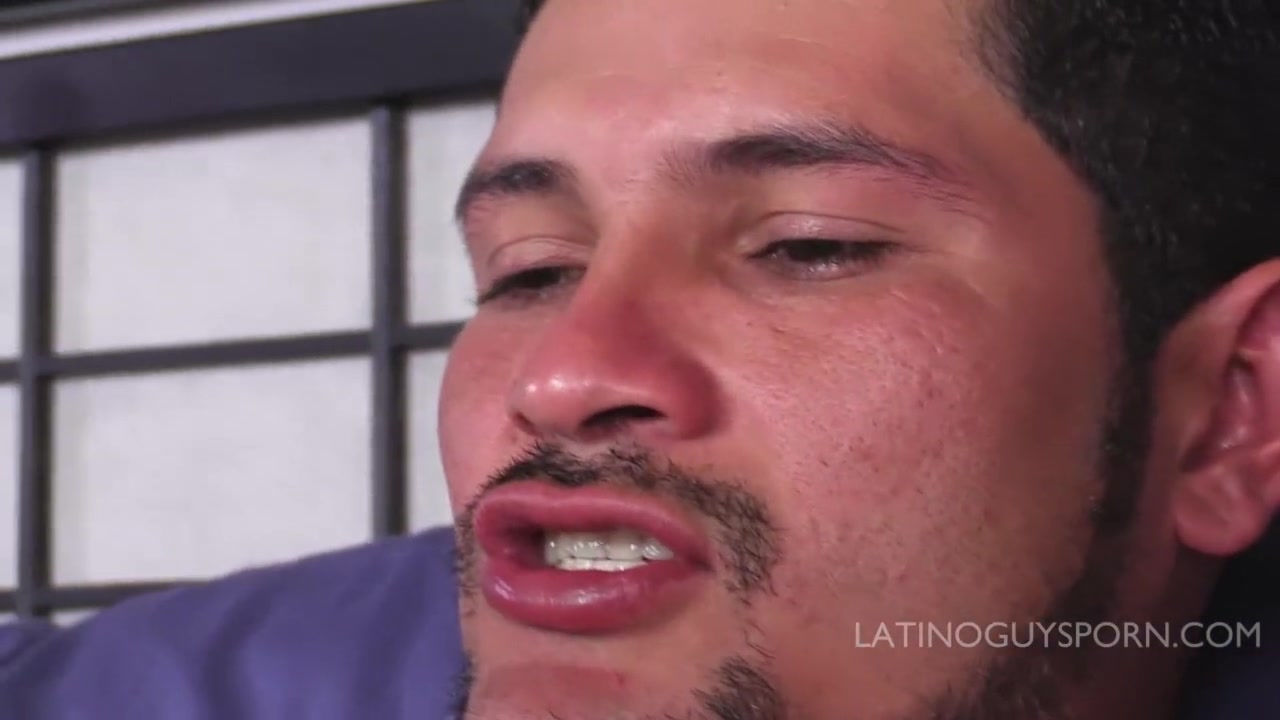 Latin Papis Carle & Ykw In Hot Bareback Action - LatinoGuysPorn