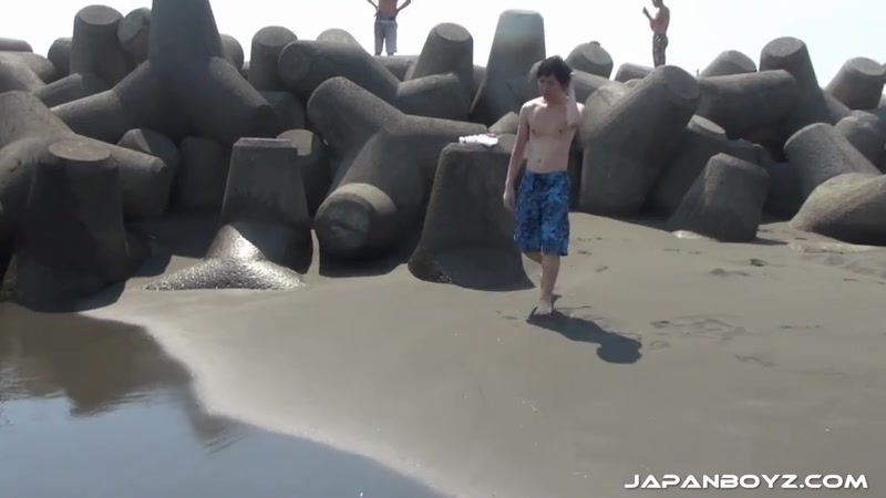 Ume's Beach Debut - JapanBoyz