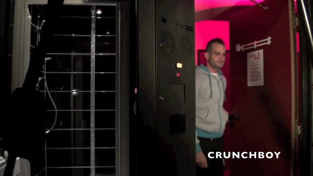 Mike fucked by Tony Axel under the shower water - CrunchBoy