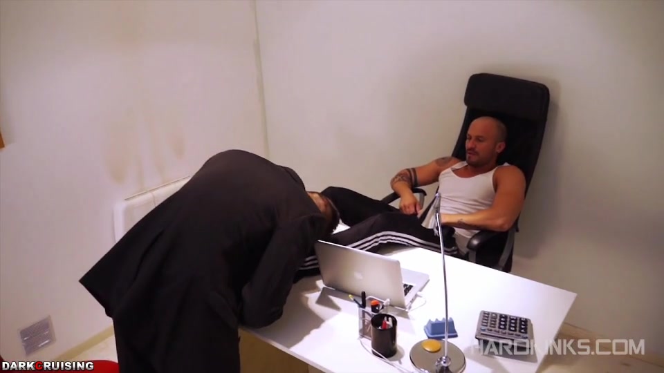 HardKinks - CEO by an employee